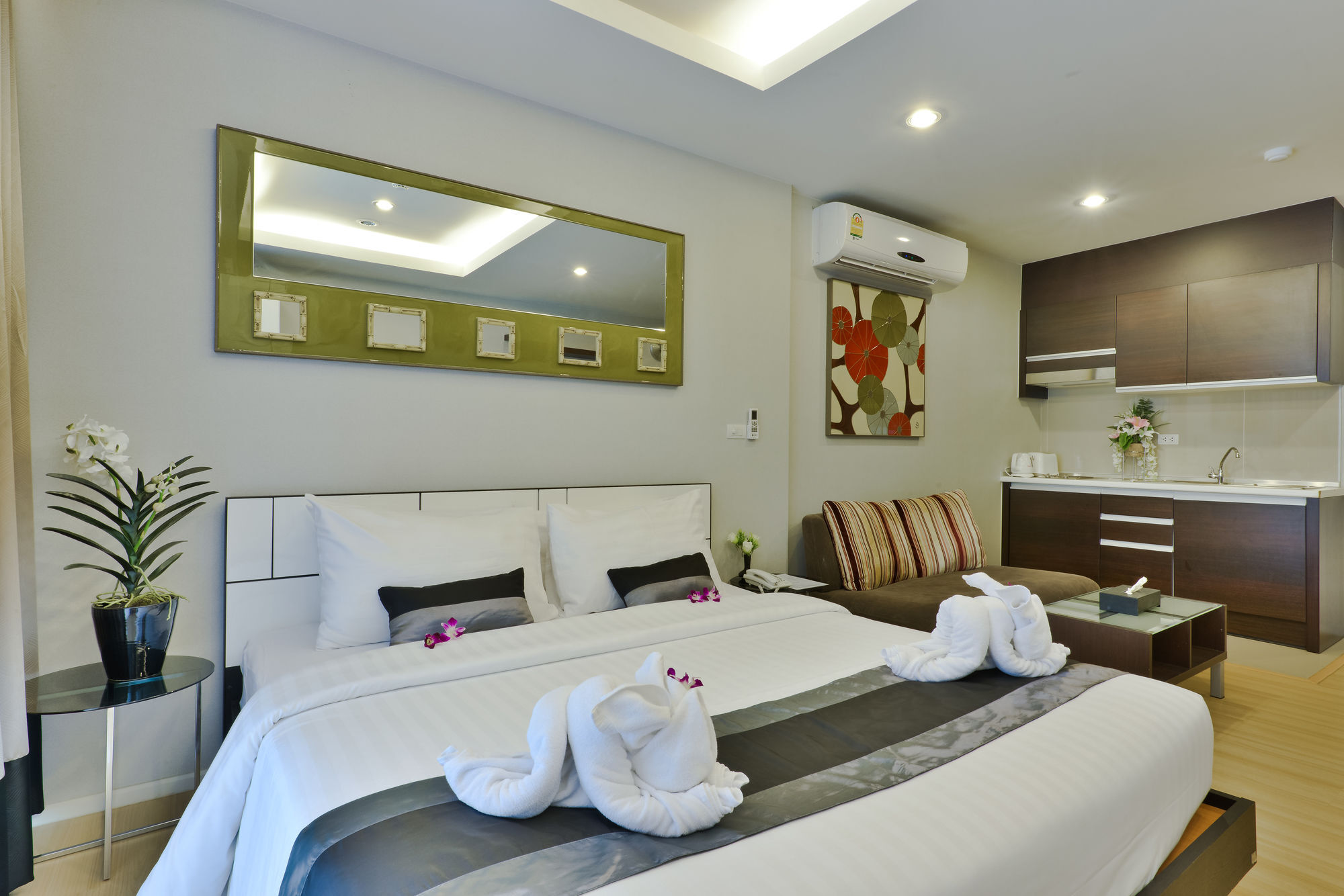 Icheck Inn Skyy Sukhumvit 1 Bangkok Bagian luar foto