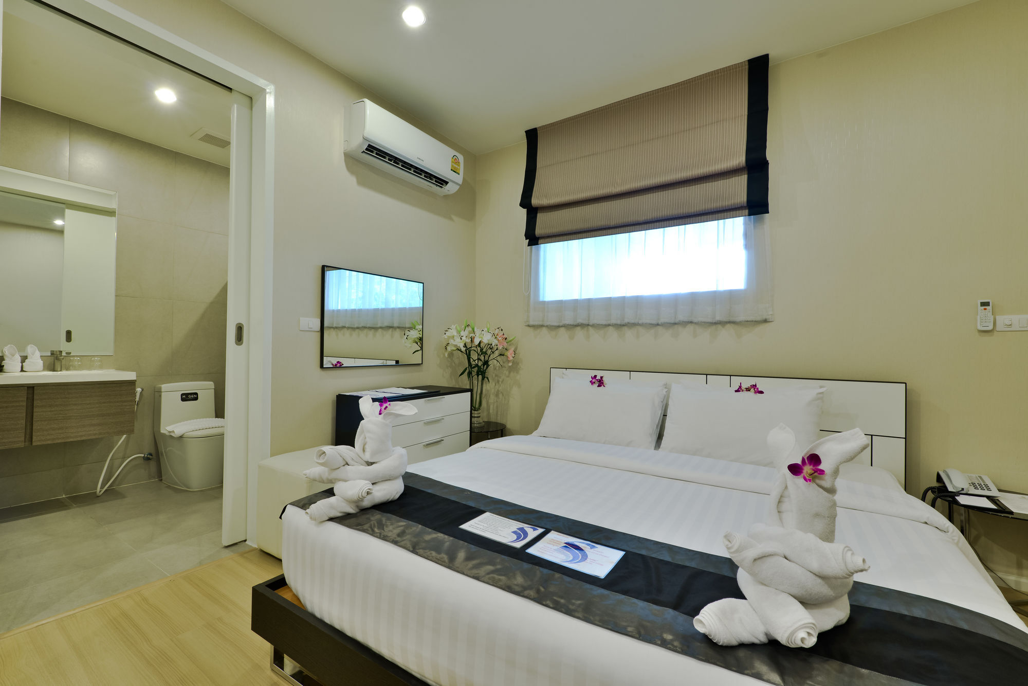 Icheck Inn Skyy Sukhumvit 1 Bangkok Bagian luar foto