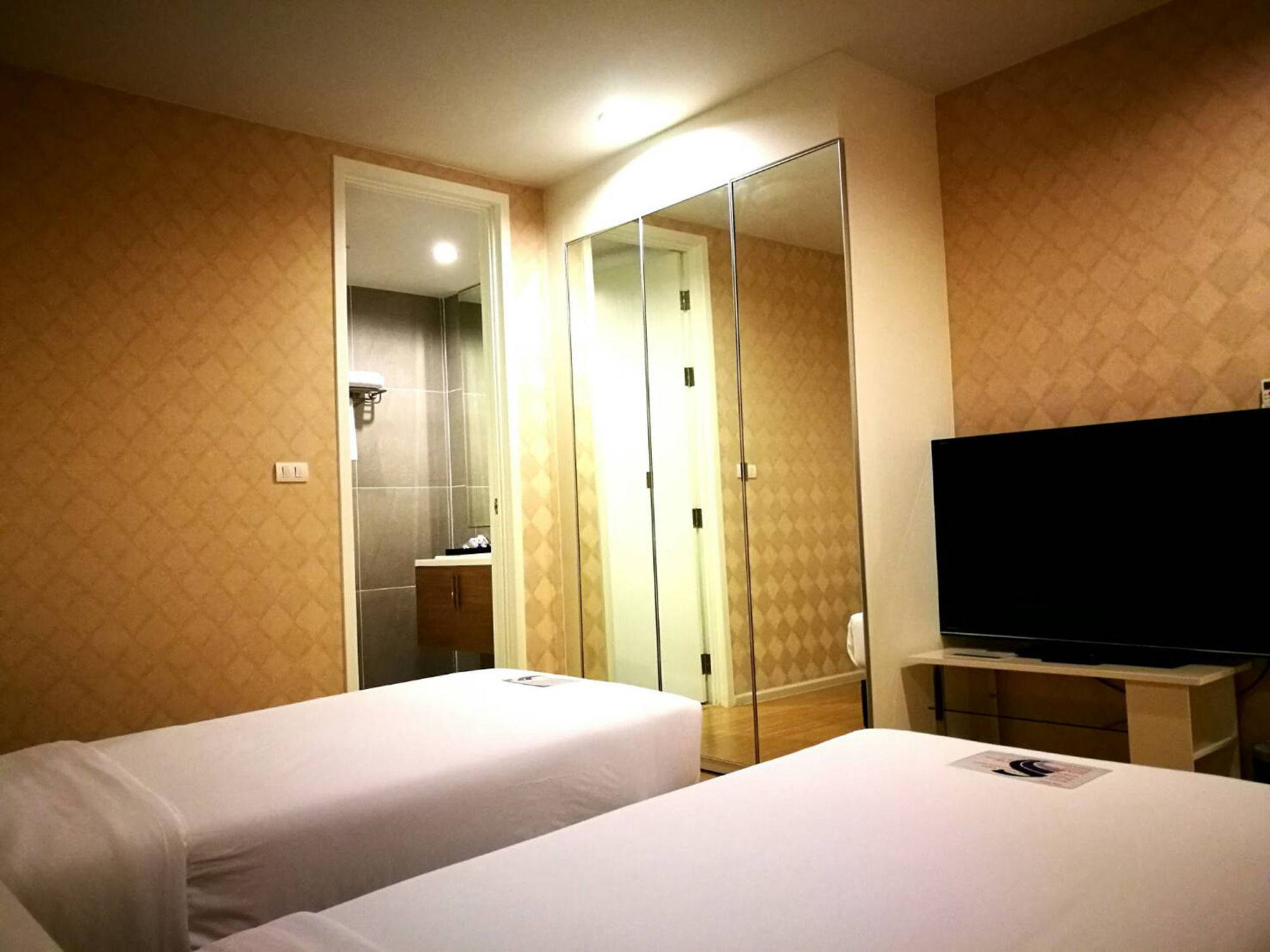 Icheck Inn Skyy Sukhumvit 1 Bangkok Bagian luar foto