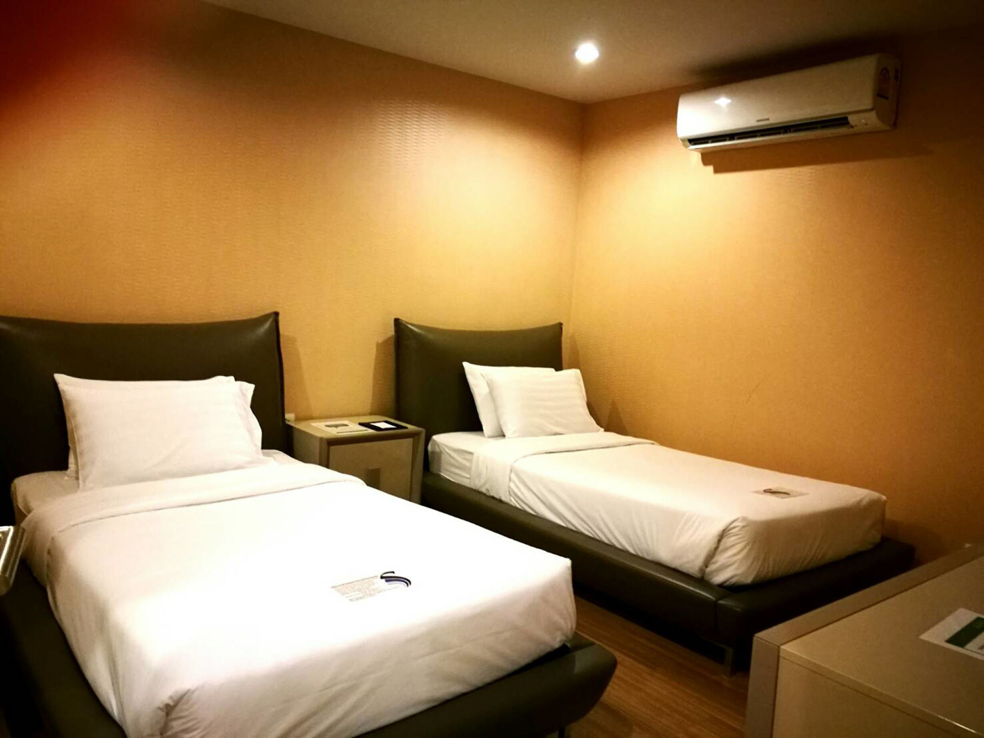 Icheck Inn Skyy Sukhumvit 1 Bangkok Bagian luar foto